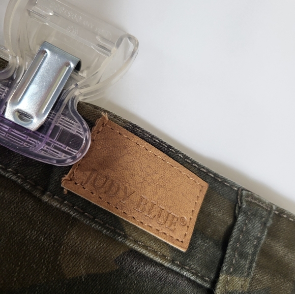 Judy Blue skinny fit camo pants, women's 22W  #1530 - Picture 5 of 6